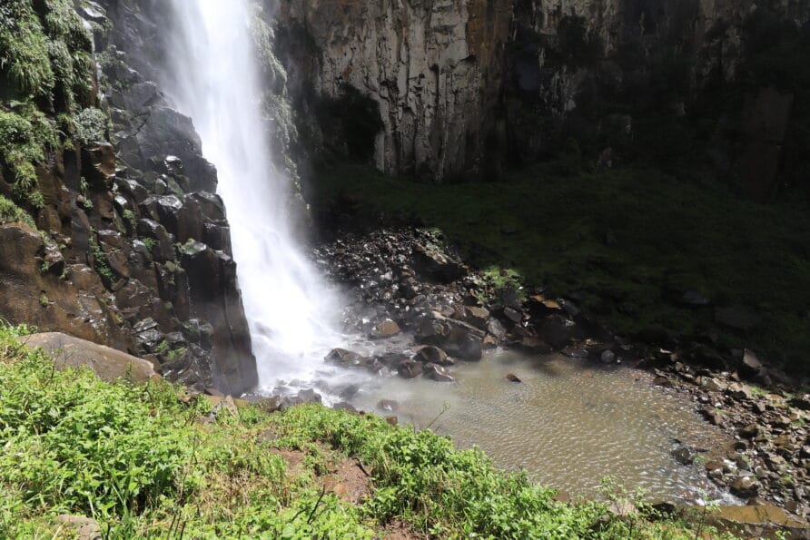 Base da Cascata do Avencal em Urubici: Beleza Natural e Imersão na Serra Catarinense - Serenus Forest Glass House Base da Cascata do Avencal em Urubici, uma das quedas d'água mais icônicas da Serra Catarinense.